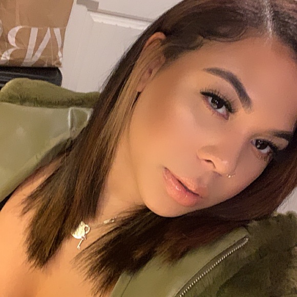 Meet your Posher, Taylor - Picture 2 of 2